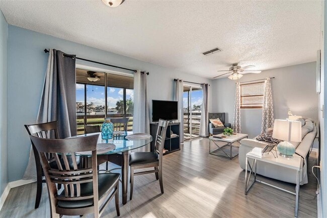 Photo - 208 S Canal St