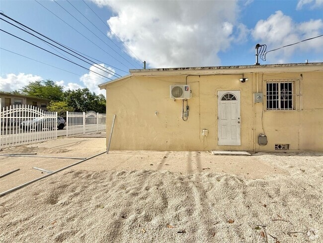 Building Photo - 7724 NE 1st Ave Unit B Rental