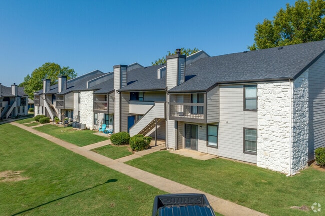 Quail Hollow Apartments