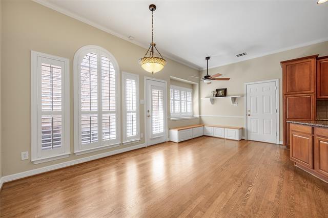 Photo - 5856 Oram St