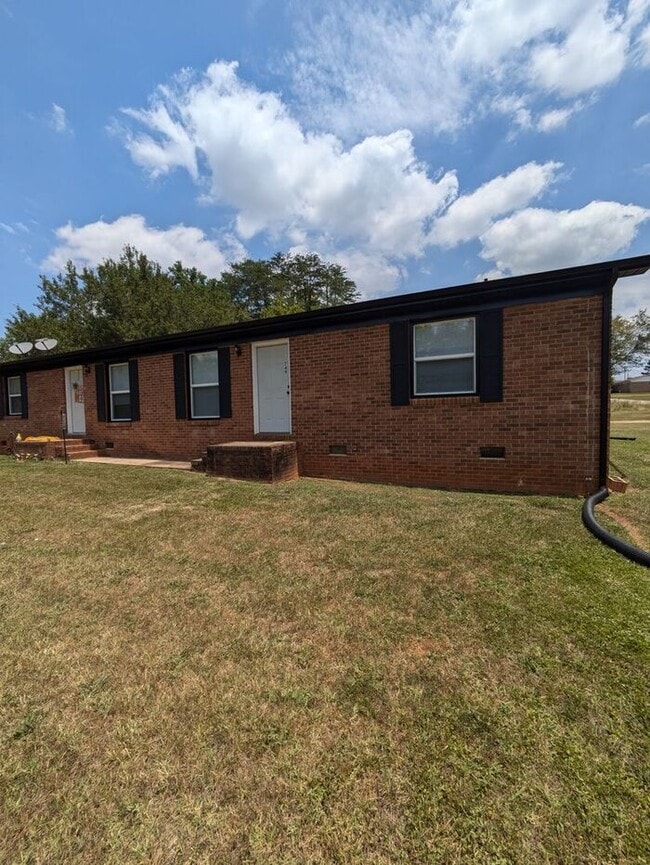 Building Photo - 2BD/1BA Unit in Newton, NC