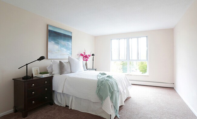 Photo - 555 Berkshire