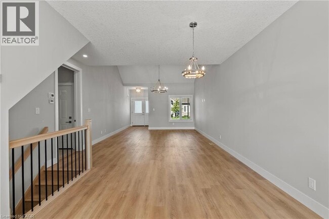 Photo - 744 Nelson St W