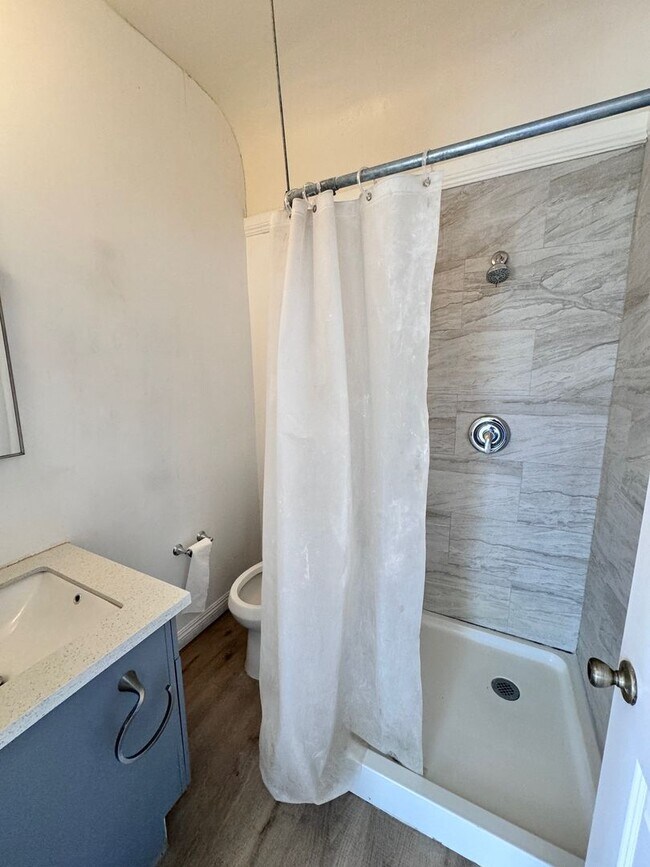 Photo - 963 Price St Apartment Unit E