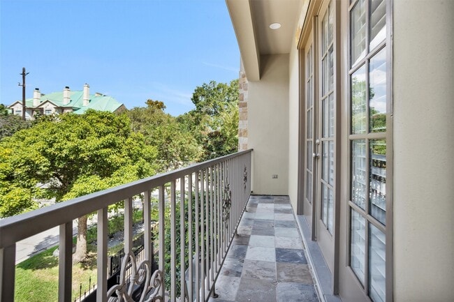 Photo - 2101 Elmen St