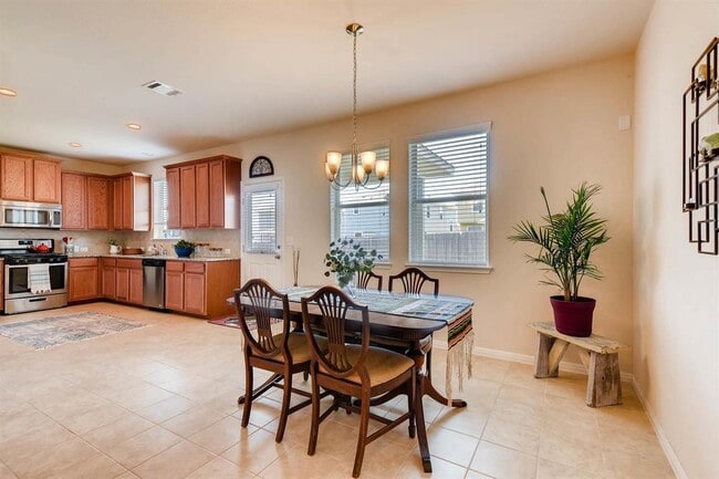 467 Twisted Oaks Ln