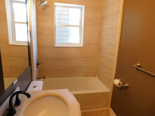 Private Entry Duplex Near Lake St Clair