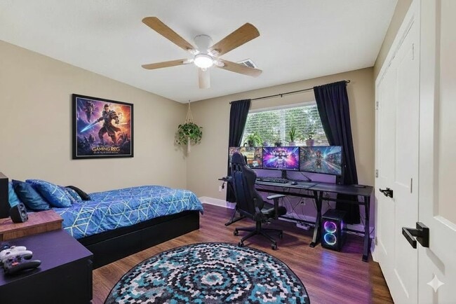 Building Photo - 2103 Woodway Dr