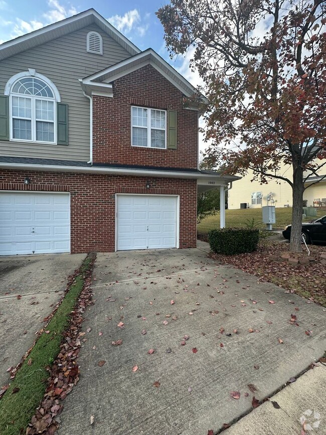 Building Photo - Spacious 3-Bedroom Townhome with Garage in...