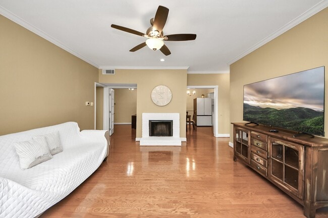 Photo - 2100 Tanglewilde St