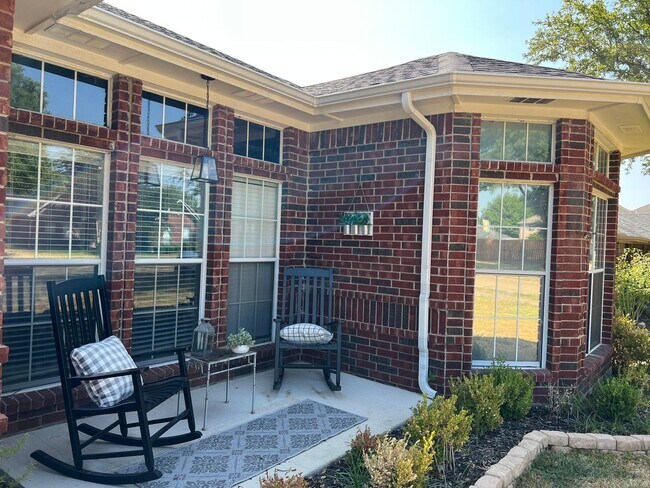 408 N Kylie Ln