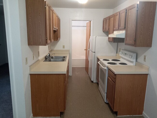 Photo - Creekside Apartments (Olivet HS, LLC)