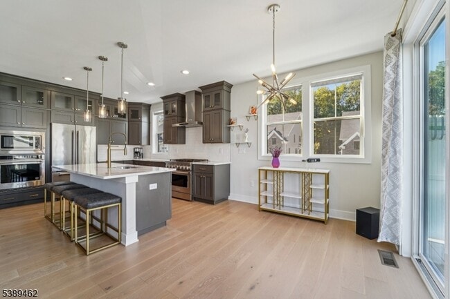 Photo - 2 Lawrence Ln