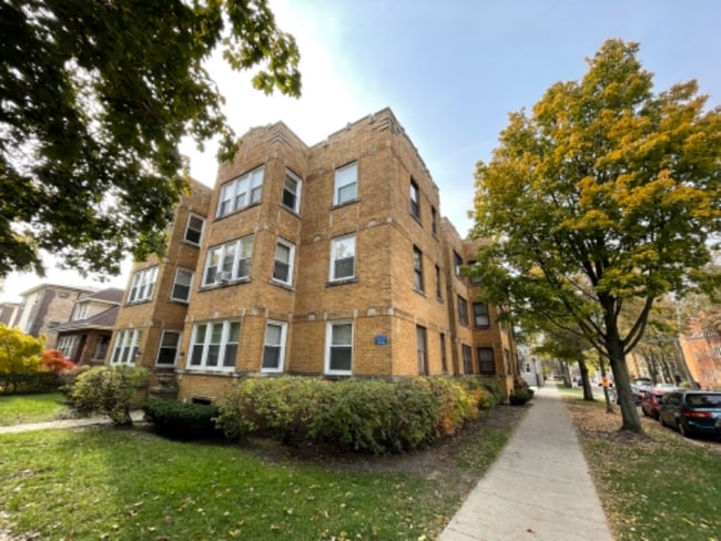2145 W Chase Ave Unit 2