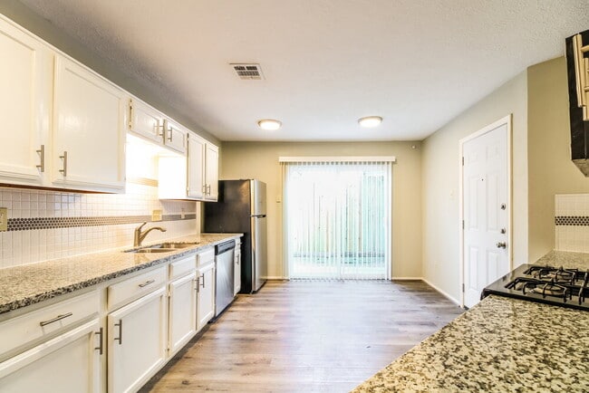 Photo - 2222 Victoria Ct