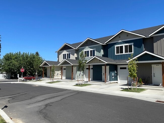 Photo - 1030 Finch Ln