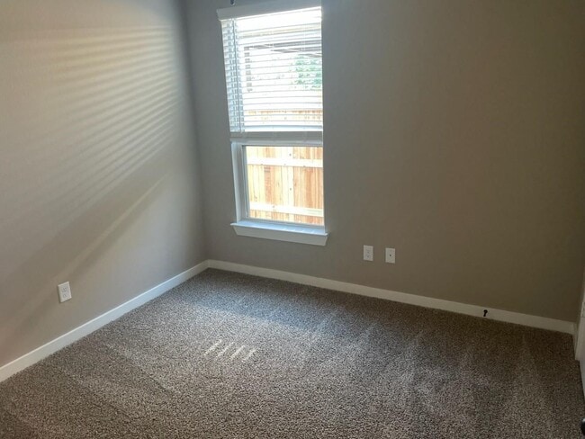 9889 Grosbeak Ln
