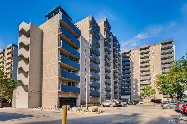 Building Photo - Amazing Condo with Beautiful Mountain and ...