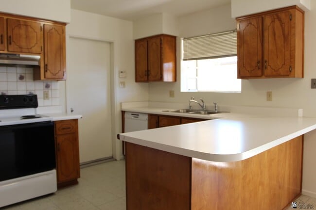 Photo - 1600 S 46th Dr