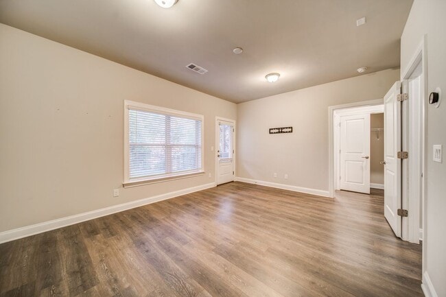 Photo - 1363 Harris Way S