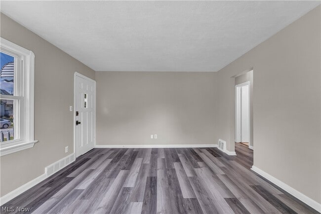 Photo - 13702 Wainstead Ave