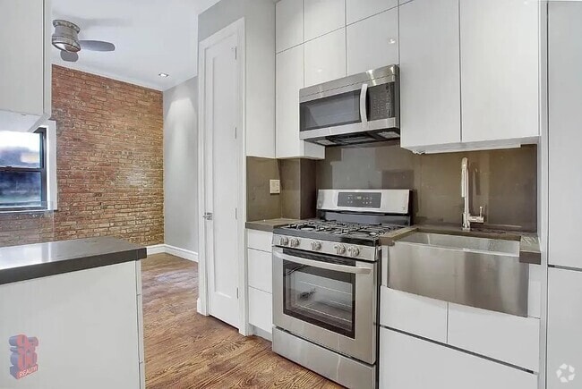 Building Photo - 213 E 26th St Rental