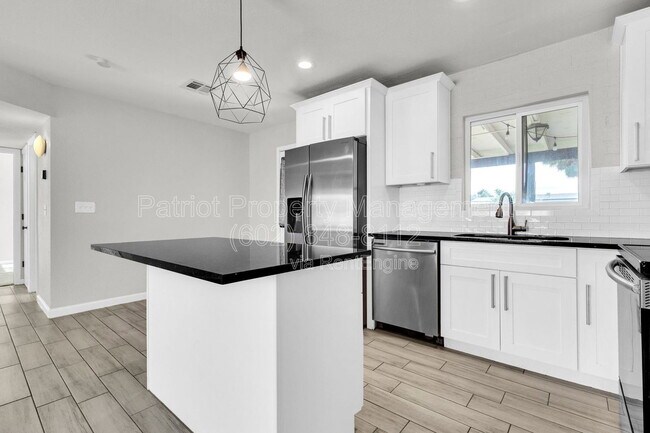 Photo - 449 E Harmony Ave