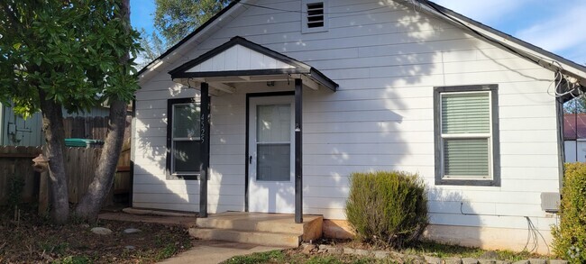 Building Photo - Charming Shasta Lake Home