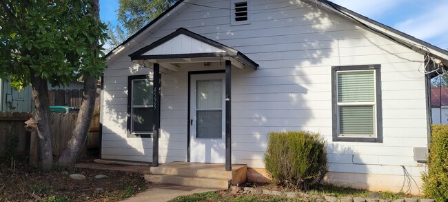 Charming Shasta Lake Home - Charming Shasta Lake Home