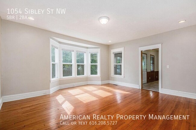 Photo - 1054 Sibley St NW