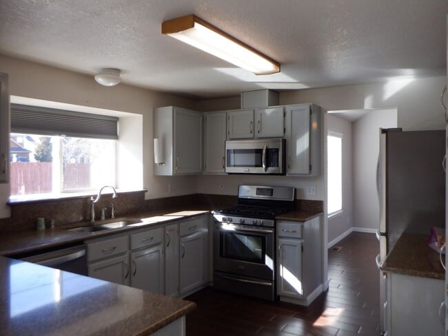Photo - 3 Bed/2.5 Bath NE Bend Single Family Home with Hot Tub