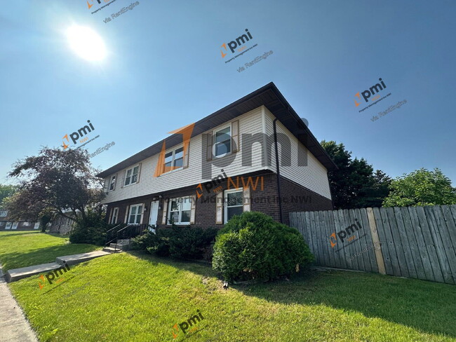 Photo - 5831 Creekview Ct W Unidad 2