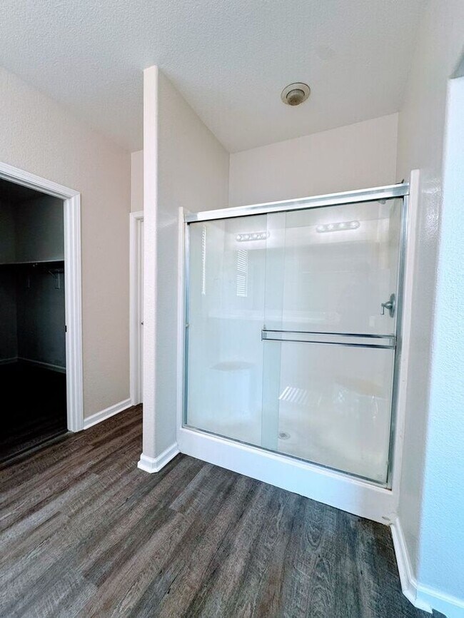 Photo - !!Get $200 OFF!! 3BR SFR w/ Tandem Garage & Fenced Yard near Boxwood St