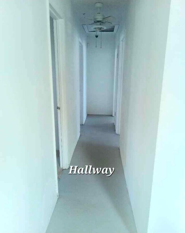 300 Joe Hilton St