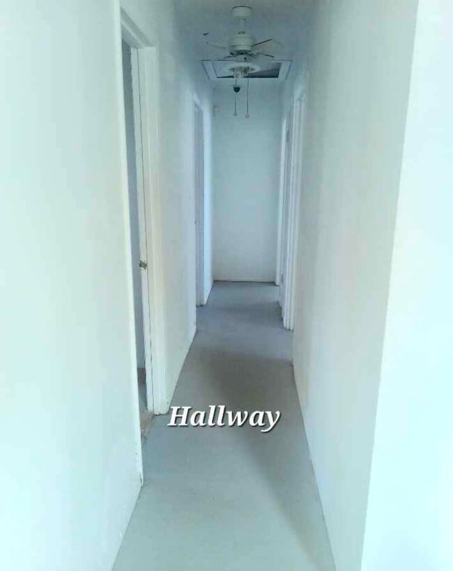 Photo - 300 Joe Hilton St