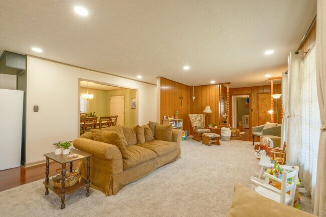 Photo - 104 Cheyenne St