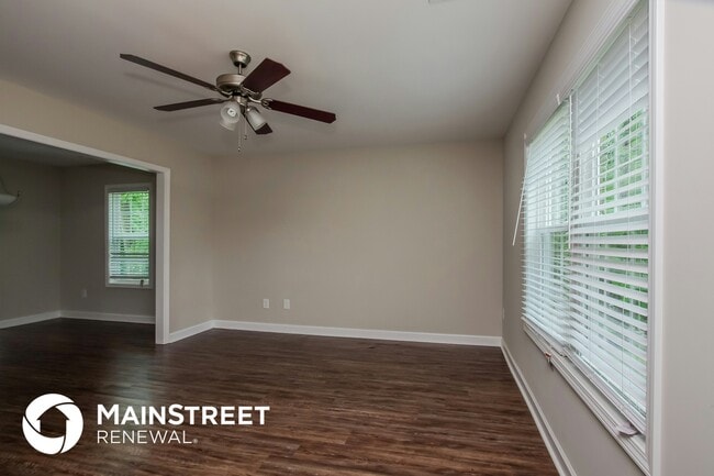 Photo - 492 Rogers Lake Rd E