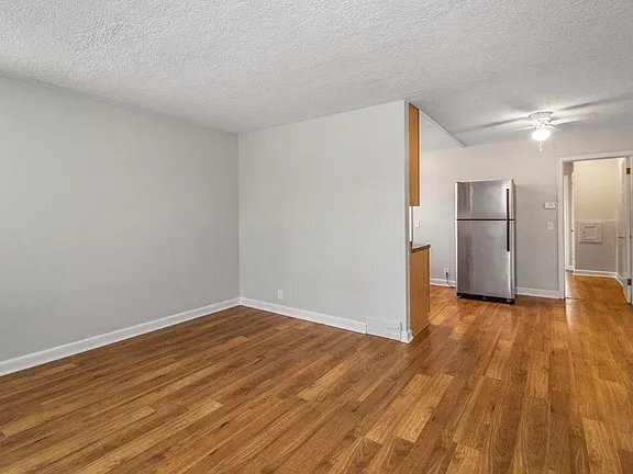 Photo - 1413 Lake St NE