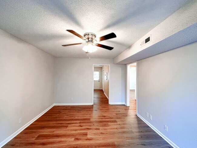 Photo - 470 Martha Ln Unidad B