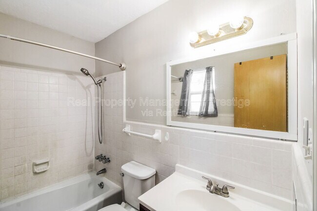 Photo - 610 Avenue H Unit 5