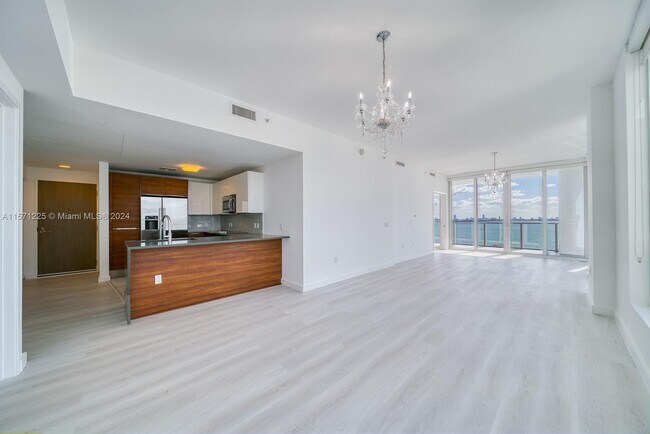 Photo - 601 NE 27th St