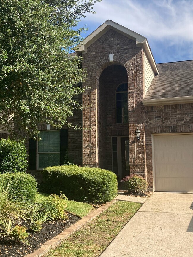 Photo - 110 N Hawkhurst Cir