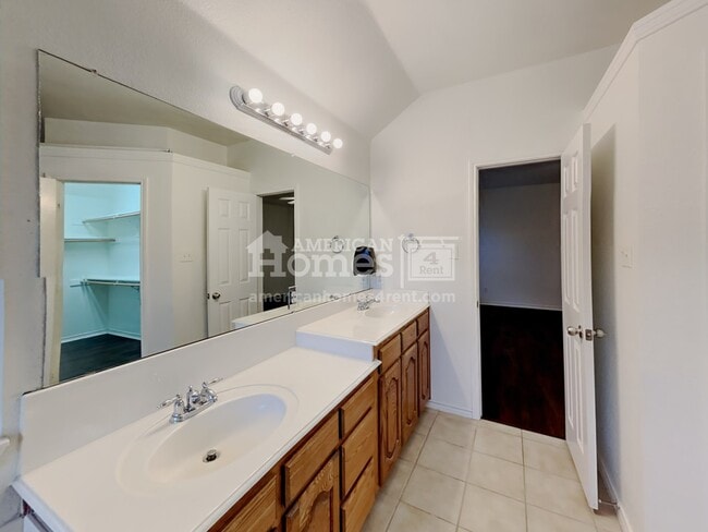 Photo - 521 Covey Trl