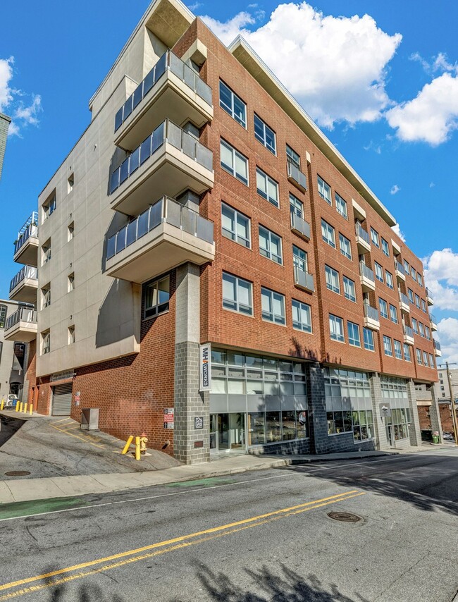 Building Photo - 12 S Lexington Ave Unit 402 Rental