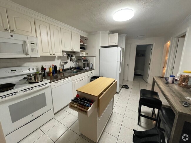 Building Photo - 14 Westford St Unit 6 Rental