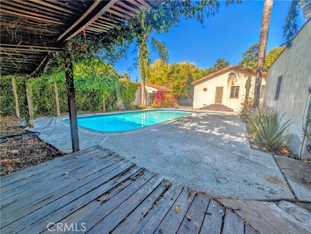 Photo - 471 W 25th St