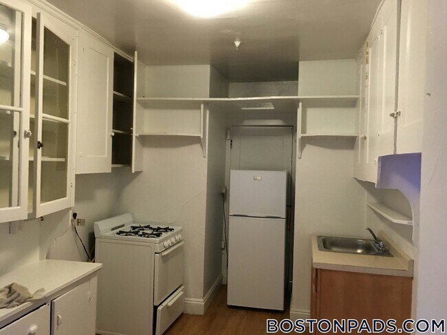 Building Photo - 1638 Commonwealth Ave Rental