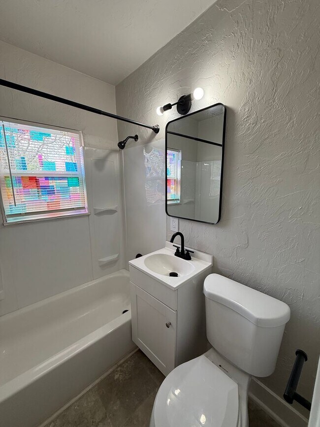 Photo - N. Villa Ave - Triplex Unidad B