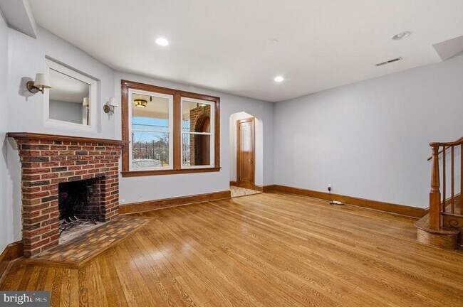 Photo - 223 Ingraham St NW