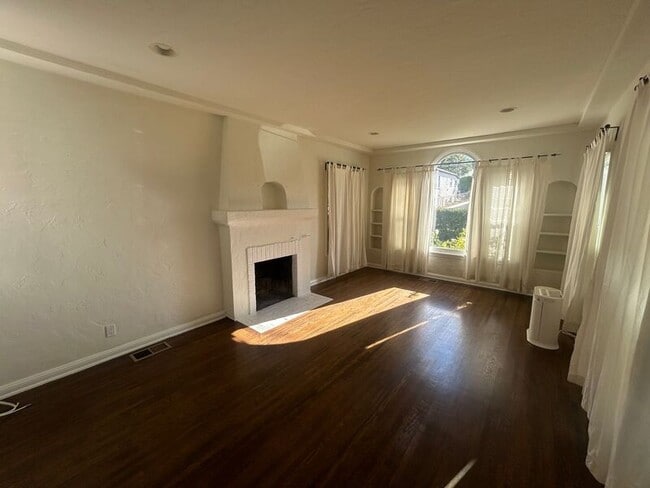 Photo - 10023 Silverton Ave